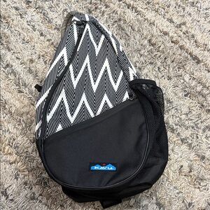 Kavu Zigzag Black and White sling Backpack